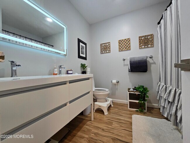 Building Photo - 51 Queens Way