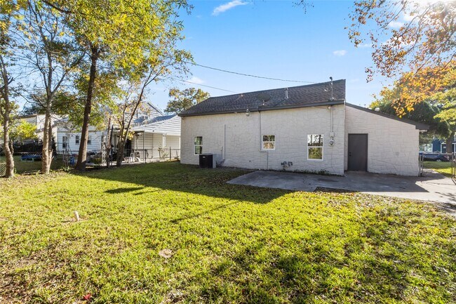 Building Photo - 3811 Luca St