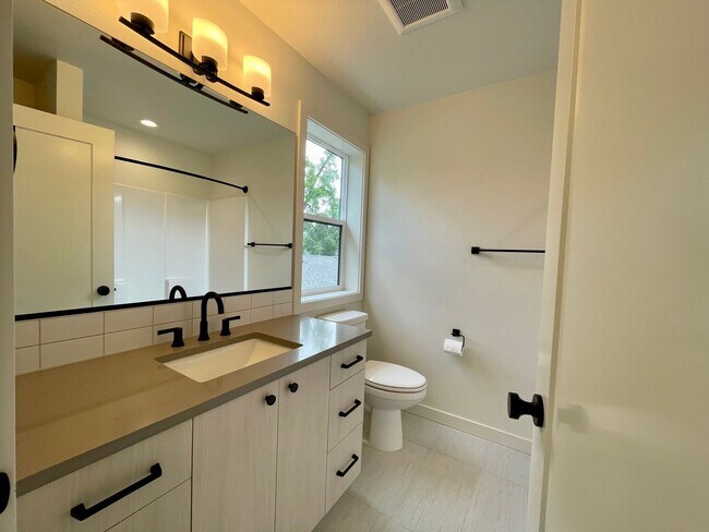 Building Photo - Sellwood-Moreland 2 Bedroom 2.5 Bath BRAND NEW Condo Convienent to OHSU~ Includes A/C and Washer ...