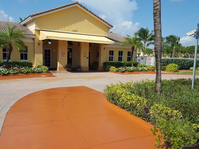 Building Photo - 1663 SE 27th Dr