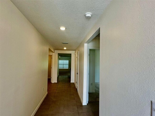 Building Photo - 668 SE 65th Ave