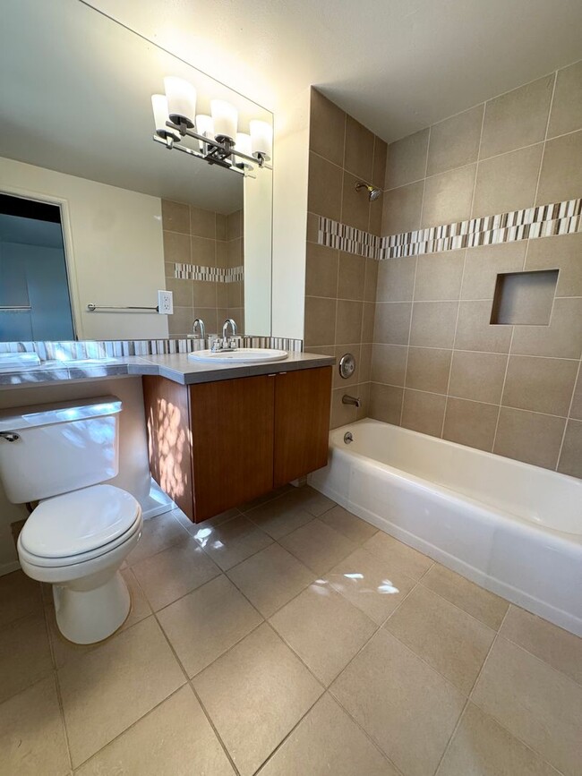 Building Photo - Mid-century modern view 3 bed house on top private drive with view of valley