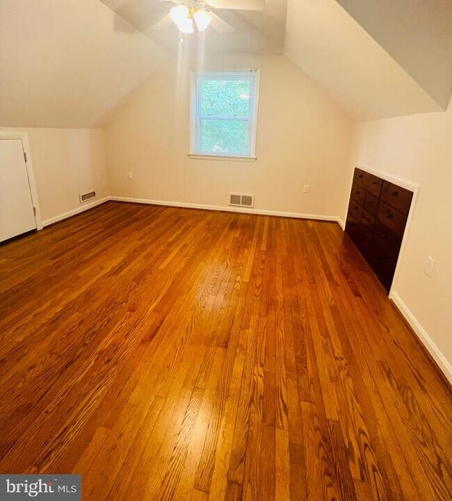 Building Photo - 407 Anderson Ave