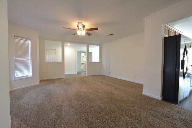 Building Photo - 815 7th St