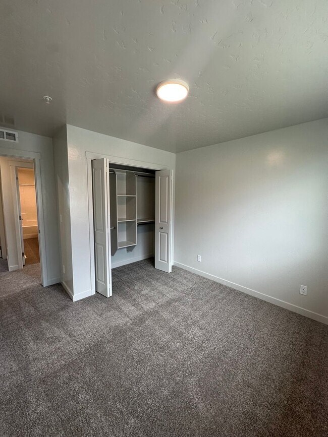 Building Photo - 4095 S Lone Pne Wy