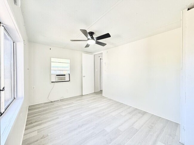 Building Photo - 6519 Sandra Dr