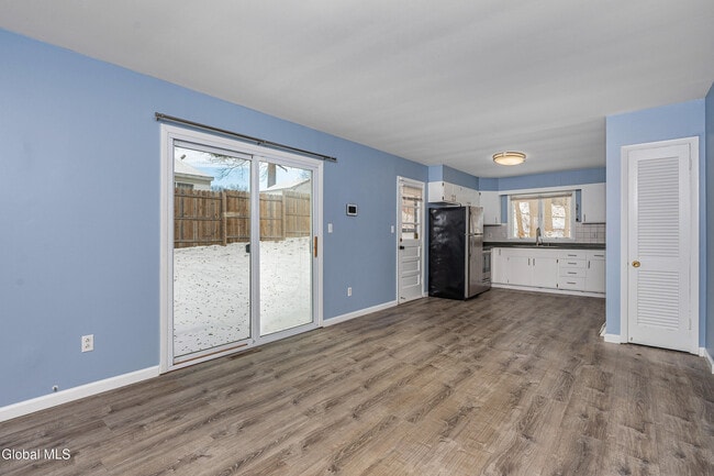 Building Photo - 7 Elgin St