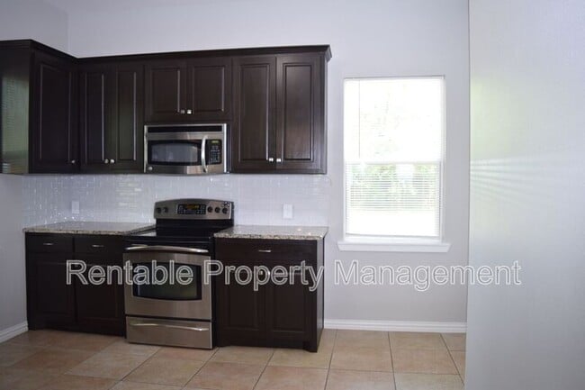 Building Photo - 508 N Dallas Ave