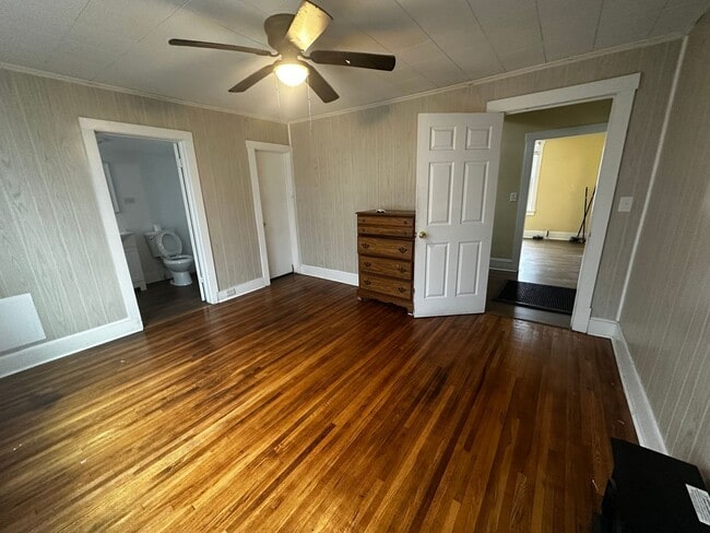Building Photo - Spacious Home in Pulaski