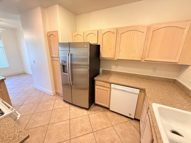 Building Photo - 2050 W Warm Springs Rd