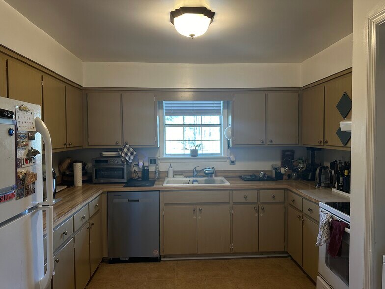 Building Photo - 290 Patriot Ln