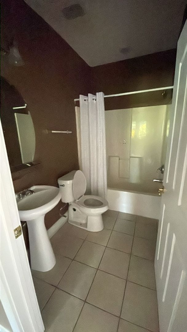 Building Photo - 3 bedroom/2 bath furnished condo in Harbour Cove