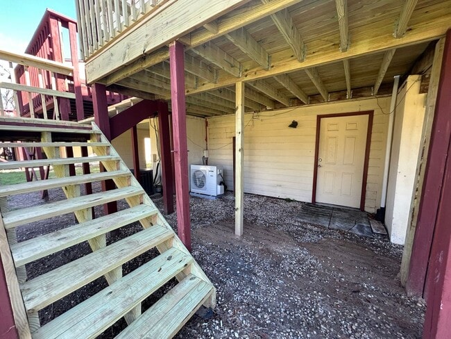 Building Photo - 3 Bed / 2.5 Bath – Steps from Doak Campbell Stadium – Only $1,800!