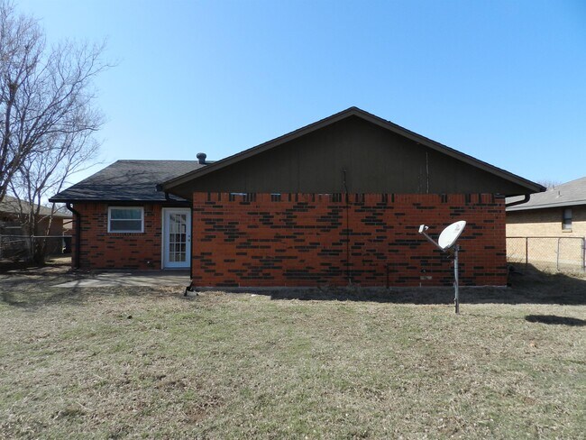 Building Photo - 2615 NW Locksley Ln