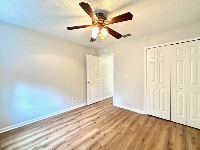 Building Photo - 5 minutes to the beach!  Remodeled Home!