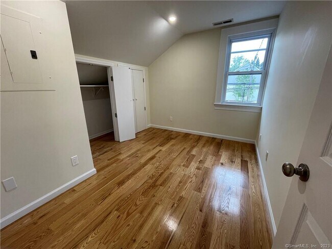 Building Photo - 510 W Main St