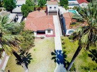 Building Photo - Wood Street Charmer - 3 Bed / 2 bath (Front House)