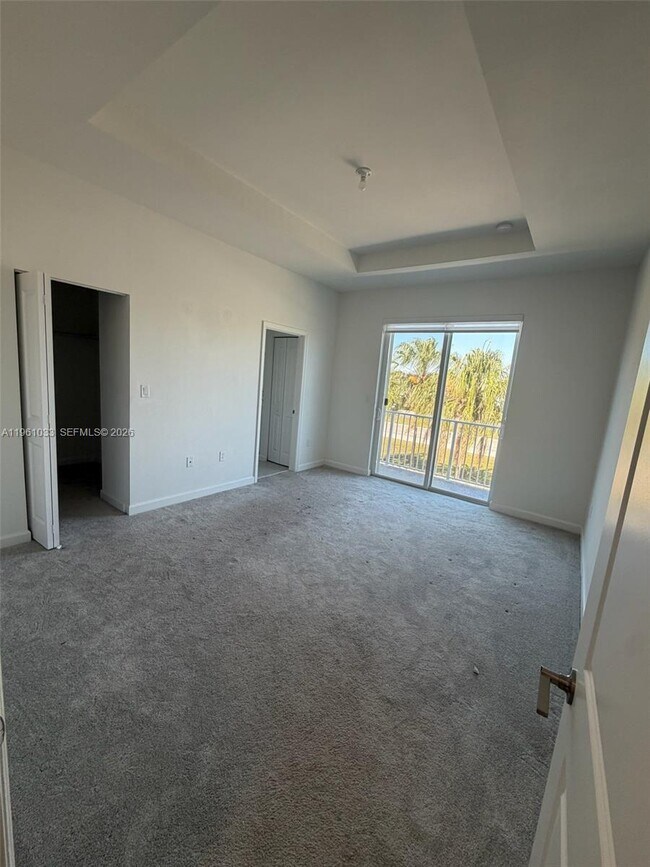 Building Photo - 679 SE 13th St Cir