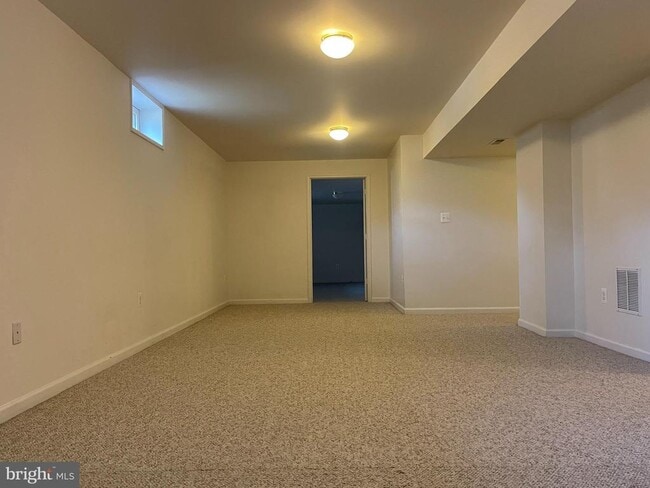 Building Photo - 32 Palace Ln