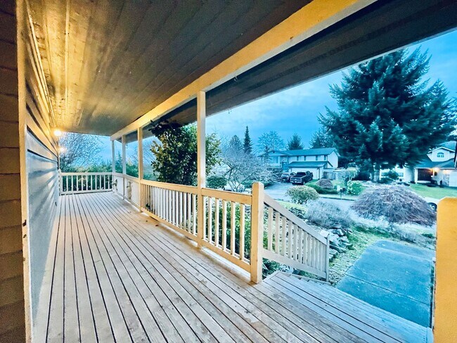 Building Photo - Luxurious 4-Bedroom Retreat with Mount Rai...