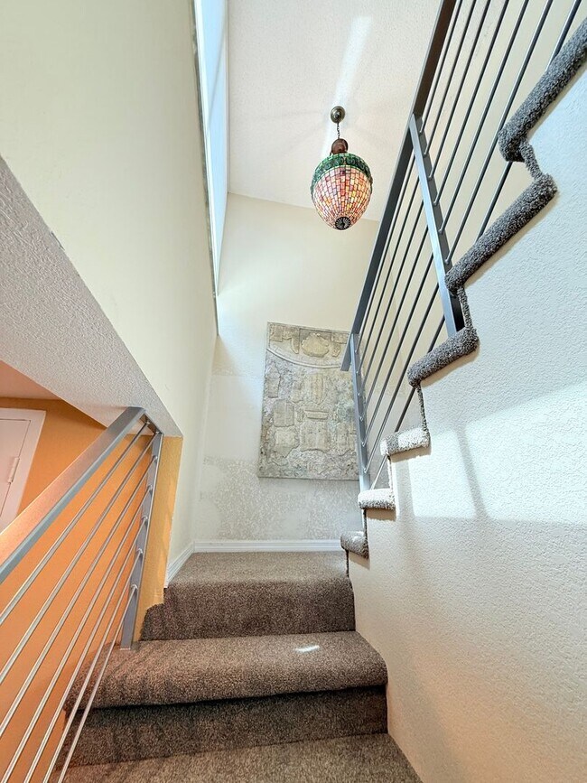 Building Photo - Huge Loft-Style 1 bed 1.5 Bath for Rent in...