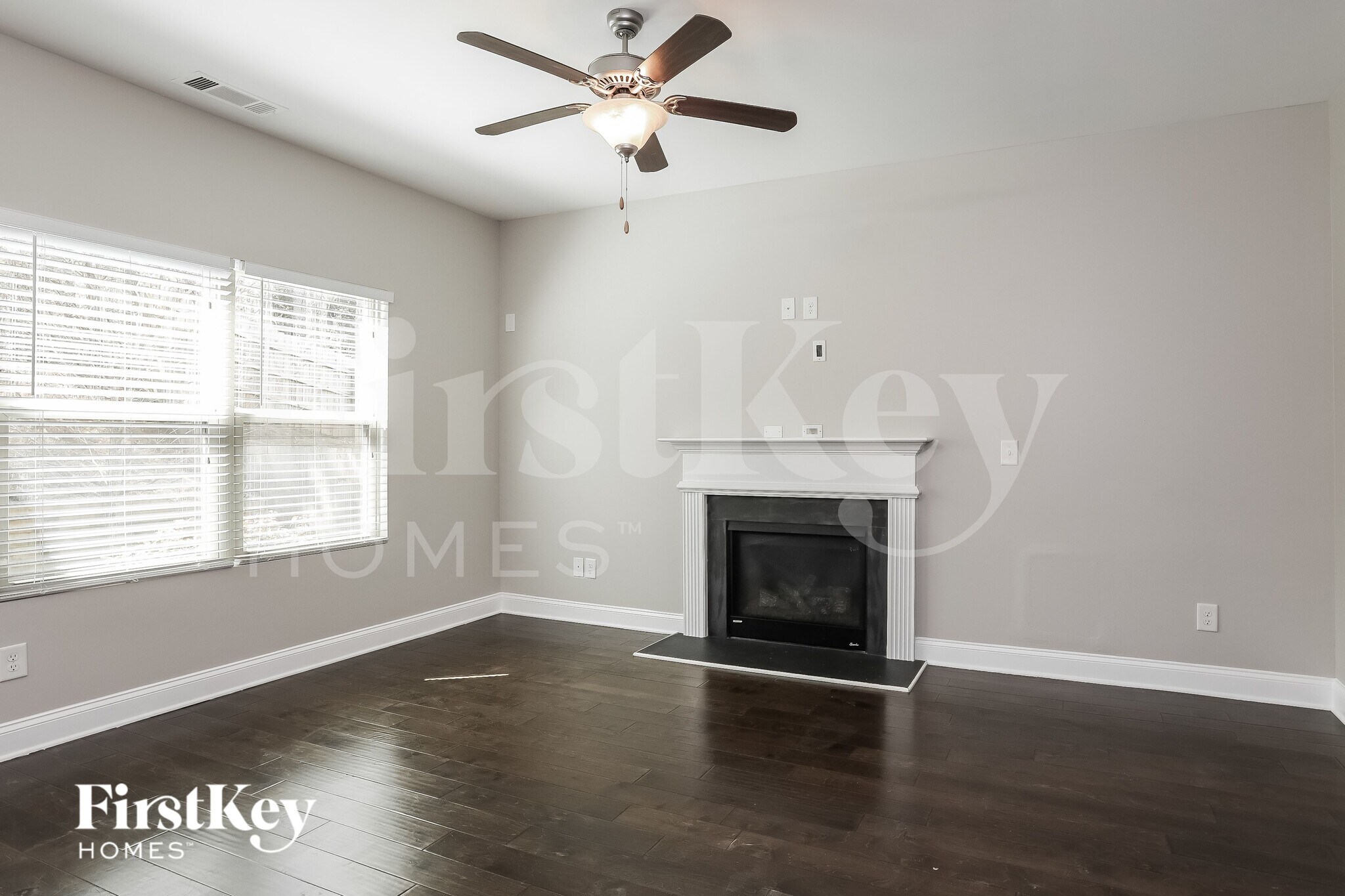 Building Photo - 4186 Woodland Park Dr SW