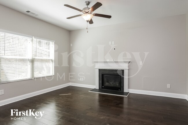 Building Photo - 4186 Woodland Park Dr SW