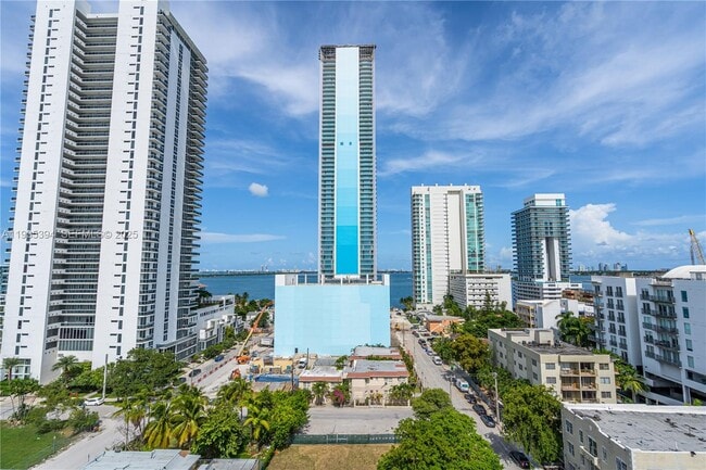 Building Photo - 321 NE 26th St