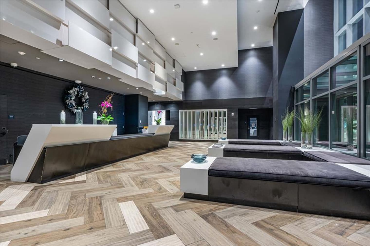 Building Photo - 57 Bank St