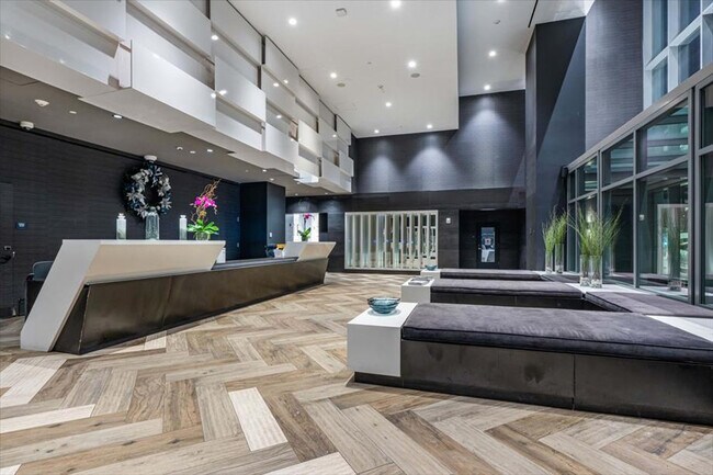 Building Photo - 57 Bank St