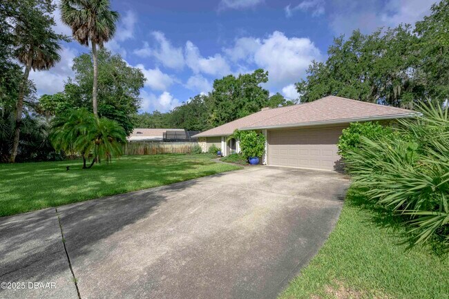 Building Photo - 6118 Del Rio Dr