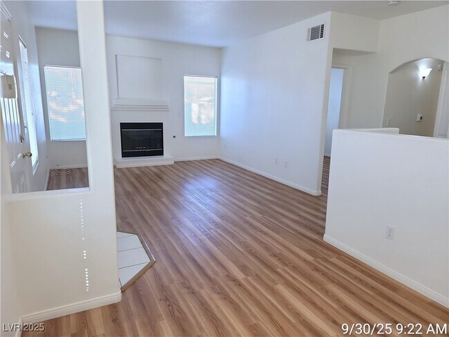 Building Photo - 6014 Vegas Dr