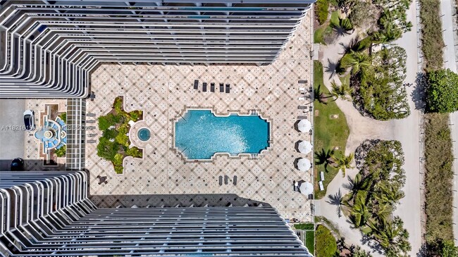 Building Photo - 9559 Collins Ave