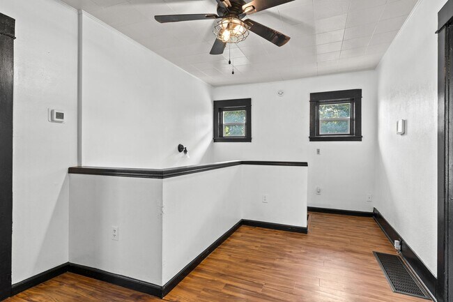 Building Photo - NorthEast Spokane Home - Beautifully Updated