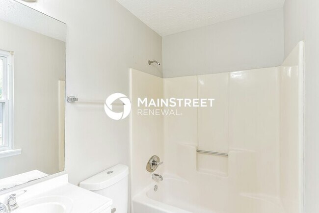 Building Photo - 3 Bedroom Pet-Friendly Home in Lithonia, GA with Main Street Renewal