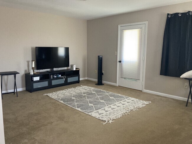 Building Photo - 3502 Scotland Rd