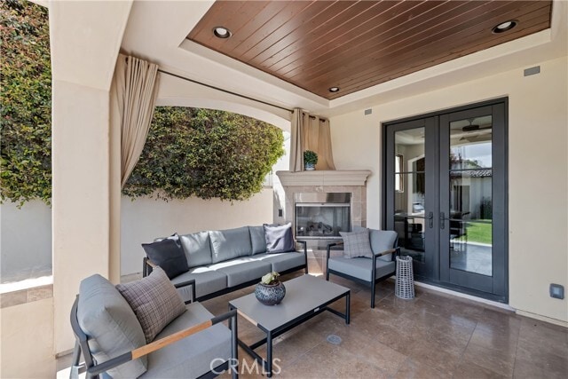 Building Photo - 718 N Poinsettia Ave