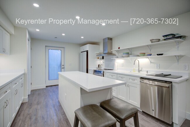 Building Photo - Single Apartment (brand new)