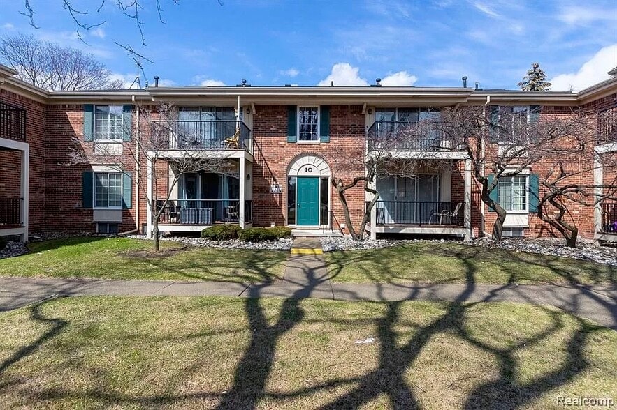 outside view of condo - 12054 15 Mile Rd