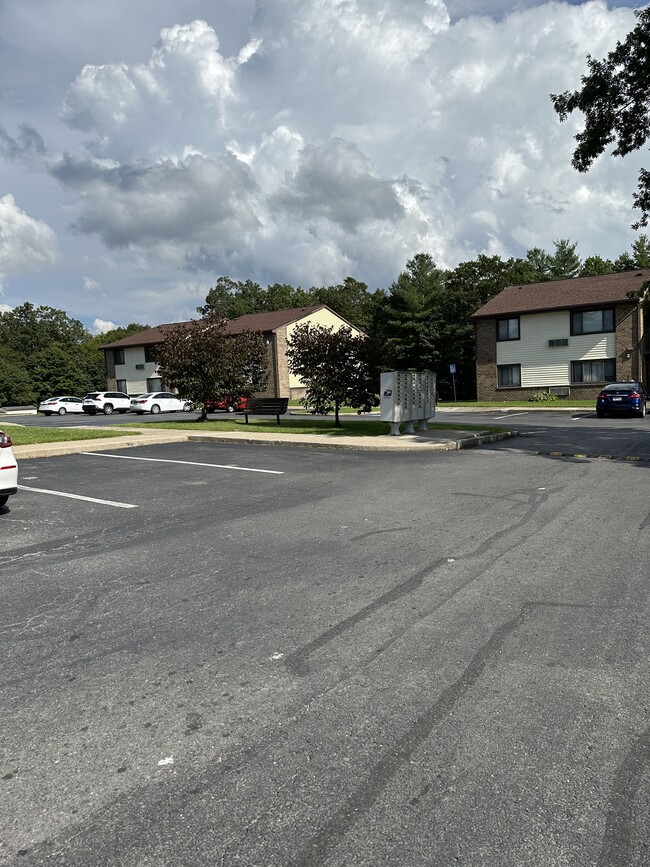 Building Photo - Roberts Village Apartments