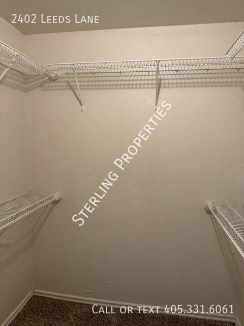 Building Photo - 2402 Leeds Ln