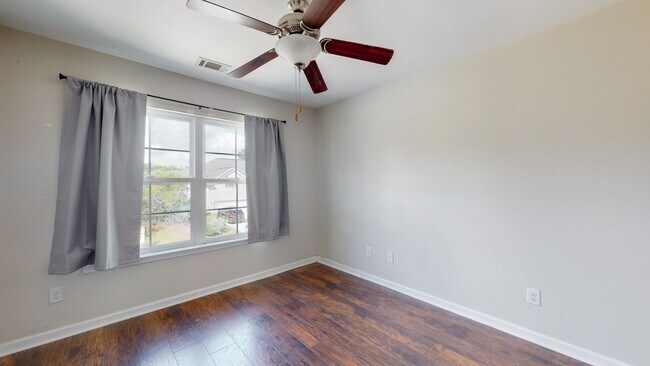 Building Photo - Townhome living in Richmond Hill's Creekside Subdivision - Community Pool and Playground
