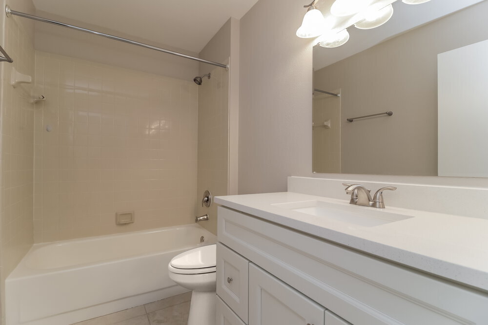 Building Photo - 725 Meadowside Ct