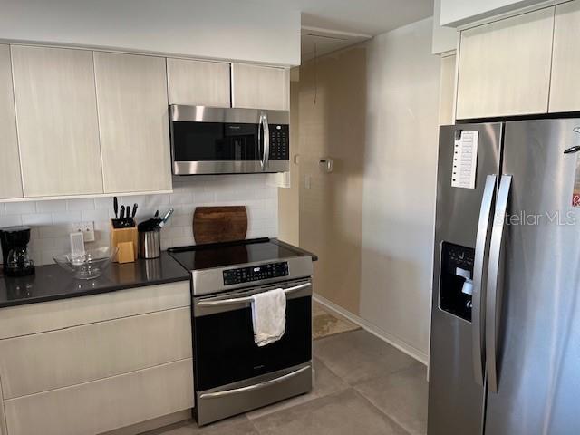 Building Photo - 2220 E Vina Del Mar Blvd