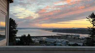 Building Photo - Stunning Bay View Retreat – Fully Furnished 2 Bed / 2 Bath Near Charleston