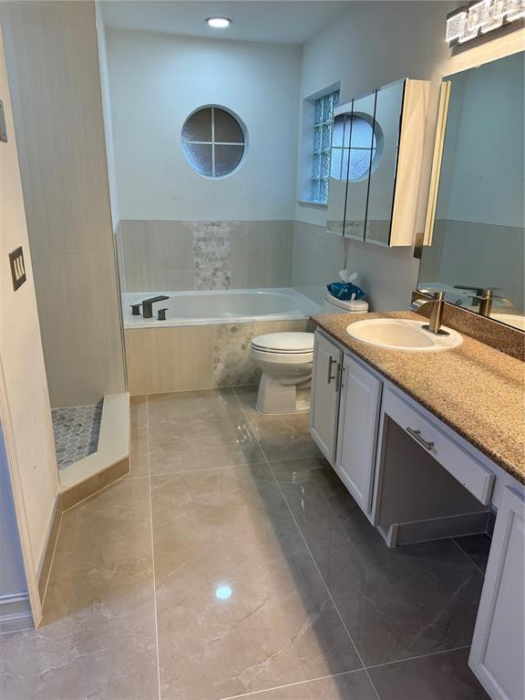 Building Photo - 314 Regency St