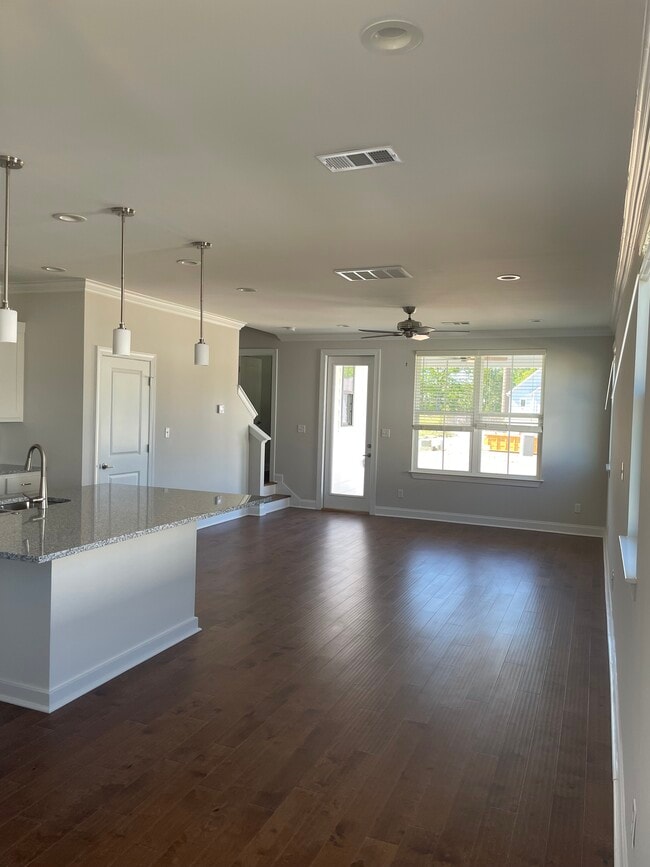 Building Photo - 276 Hydrangea Dr