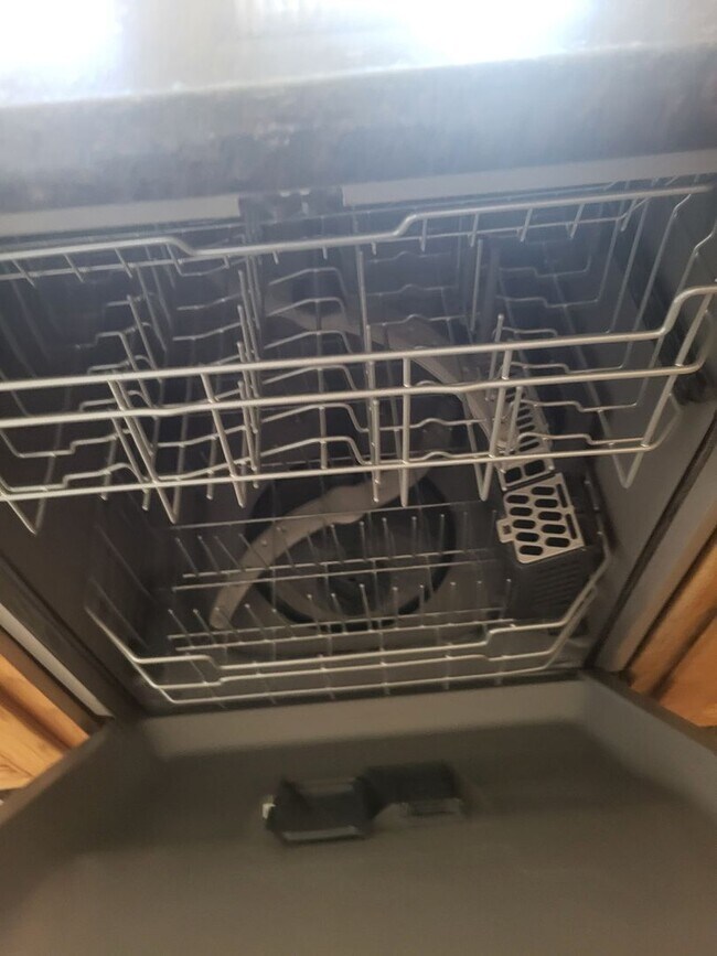 Building Photo - 5049 Pine Lake Ct