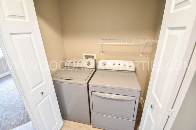 Building Photo - 3 BDRM 2.5 Bath finished basement fenced backyard in Ankeny