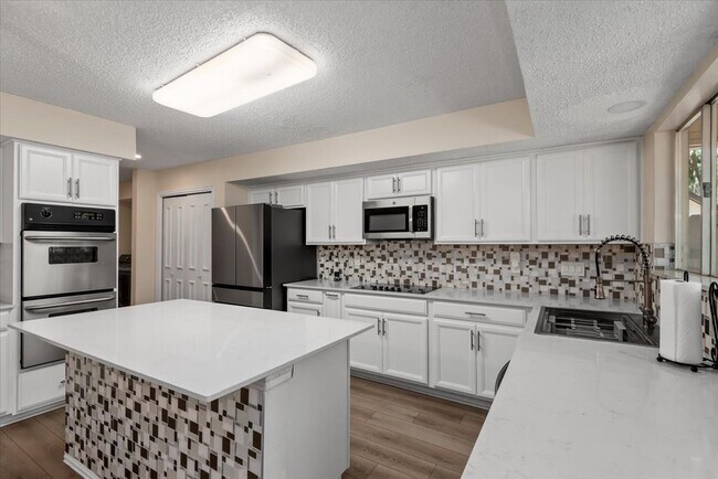 Building Photo - 13022 Hollow Brook Dr